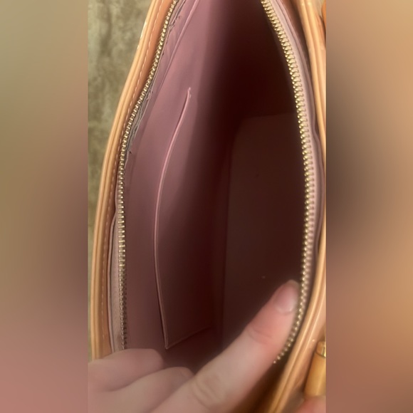 Louis Vuitton patent leather handbag - Picture 4 of 4